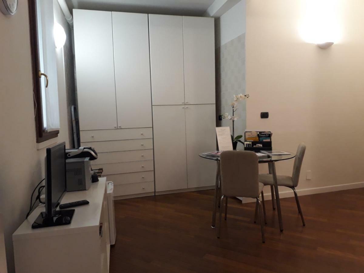 Suite Del Borgo - Affittacamere - Guest House โบโลญญา ภายนอก รูปภาพ