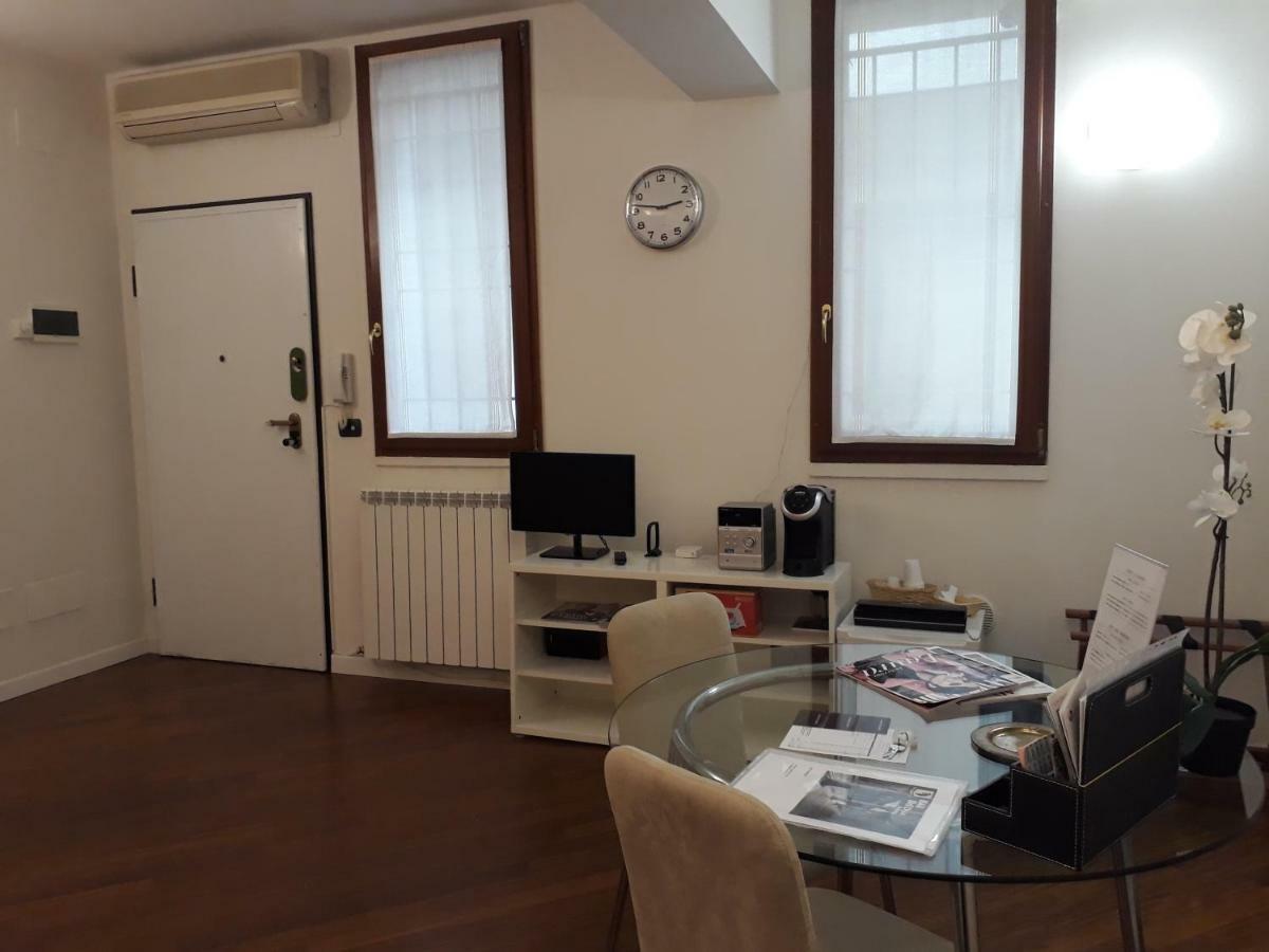 Suite Del Borgo - Affittacamere - Guest House โบโลญญา ภายนอก รูปภาพ